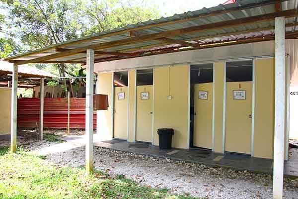 Gopeng accommodations- Earth Camp Shared Bathrooms