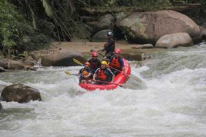 white water rafting adventures on sungai kampar- nomad adventure